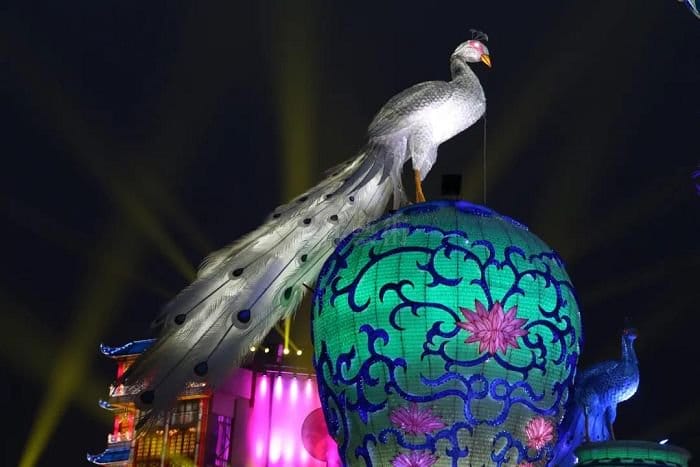 吹塑纸制作的彩灯